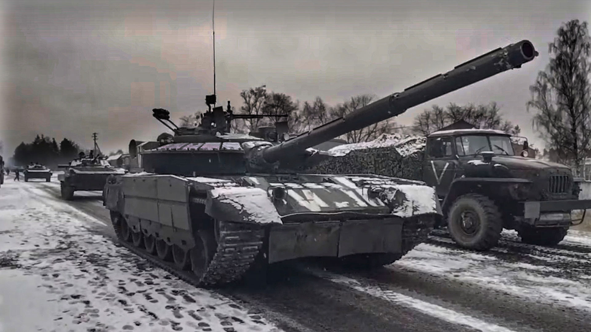 Miniversion av Bild på en stridsvagn och militär lastbil